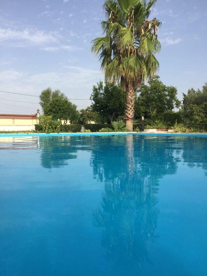 Villa Pilonga Dos Hermanas Exteriér fotografie